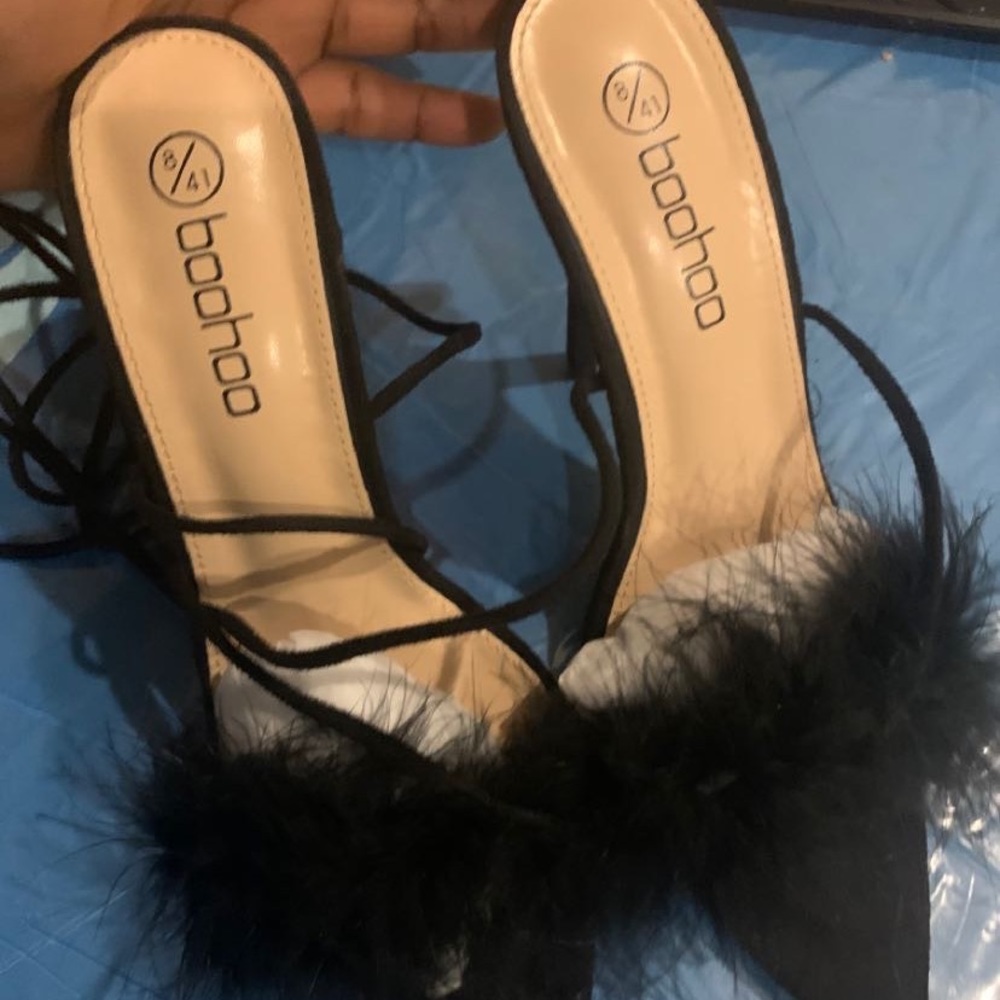 Pointed toes black heels